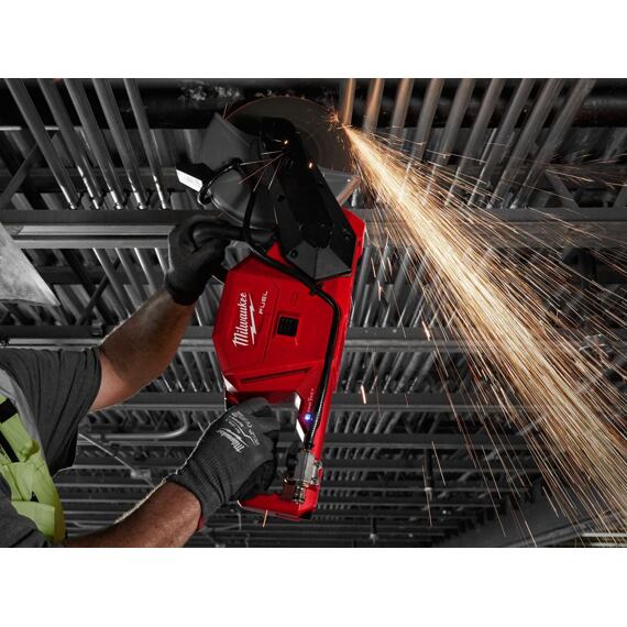 MILWAUKEE M18 FCOS230-121 aku rozbrušovací pila 230mm 18V/12Ah, oboustranný přívod vody