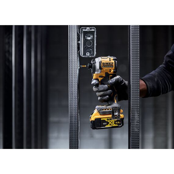 DeWalt DCF850P2T aku rázový uťahovák 18V/2*5Ah, 205Nm, 1/4", TSTAK
