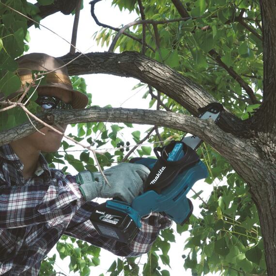 MAKITA DUC122Z aku reťazová píla 18V, Li-ion bez batérie