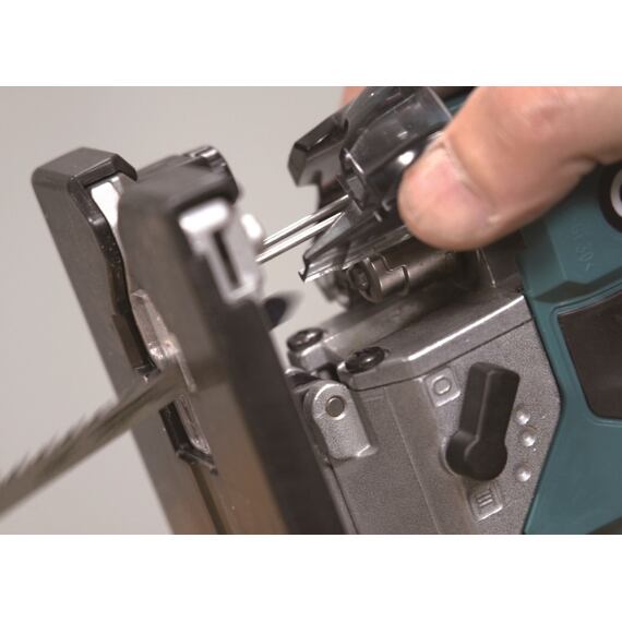 MAKITA JV001GZ aku bezuhlíková priamočiara píla 40V XGT, 800-3500 ot./min., bez batérie