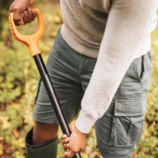 FISKARS 1066716 rýč špice SOLID 117cm
