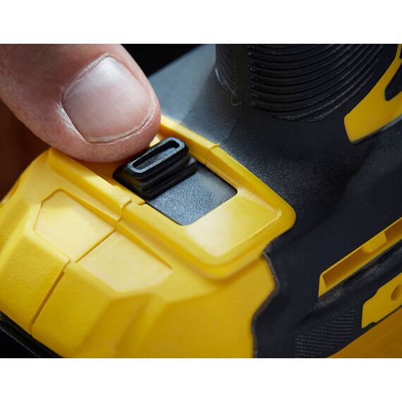 STANLEY SFMCF820D2K aku rázový utahovák 18V/2*2Ah, 190Nm, upínání 1/4" šestihran