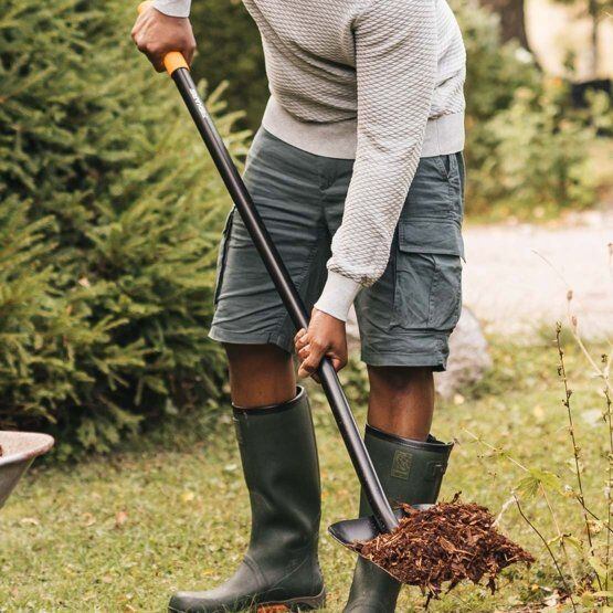 FISKARS 1066720 lopata SOLID 150cm, rovné držadlo
