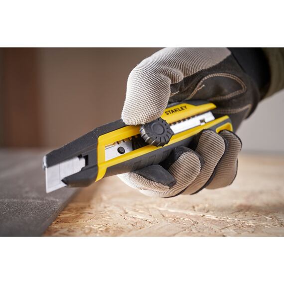 STANLEY STHT10500-0 ulamovací nůž FATMAX 18mm s kolečkem, kovové vodítko