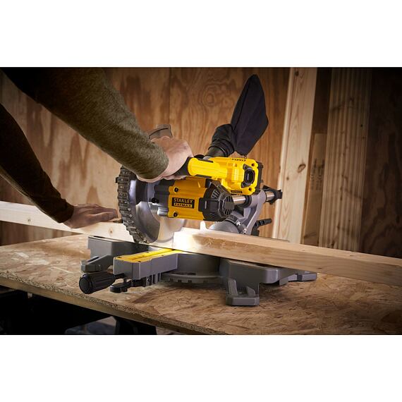 STANLEY SFMCS701M1 aku pokosová pila s pojezdem V20/4Ah FATMAX, 203mm