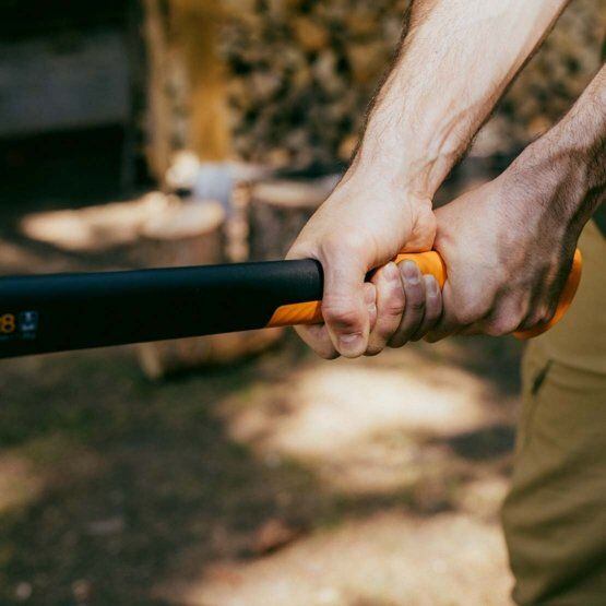 FISKARS 1069109 sekera štípací X-SERIE X36 L, hmotnost hlavy 1734g, délka topůrka 91cm