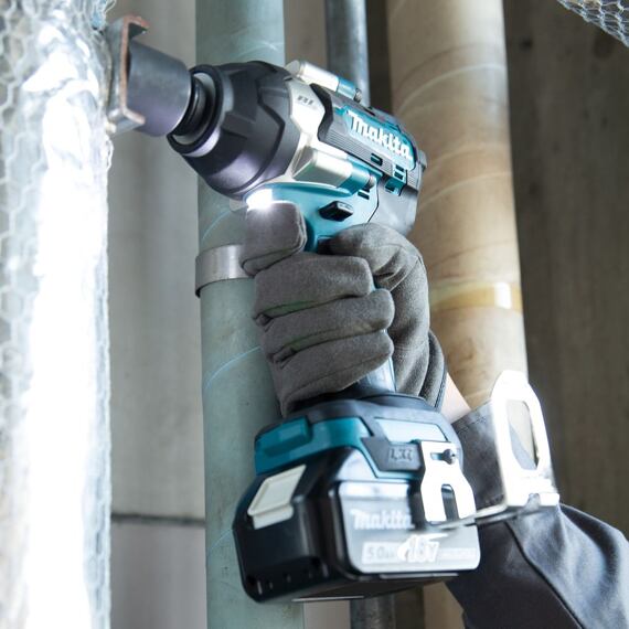 MAKITA DTW701Z aku rázový uťahovák 18V, 700Nm, 1/2" poistka kolík, bez batérie