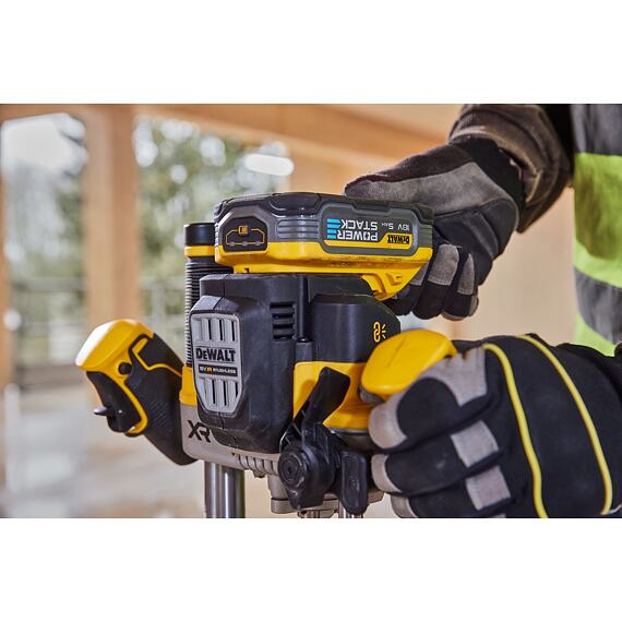 DeWalt DCW620H2 aku bezuhlíková horní fréza 18V/2*5Ah, kleštiny 8+12mm, 11000-23000 ot./min., PWST