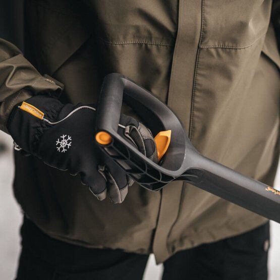 FISKARS 1057188 lopata na sníh X-serie 36cm, teleskopická D-rukojeť 120-139cm