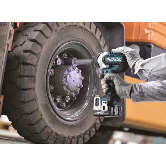 MAKITA DTW1005Z aku rázový utahovák 3/4" Li-ion LXT 18V, 1360Nm, hřídel 138mm, bez baterie