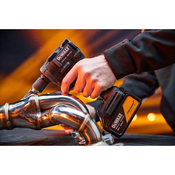 DeWalt DCF92MP2T aku rázový utahovák 18V/2*5Ah, 1/2", 610Nm, edice McLaren F1