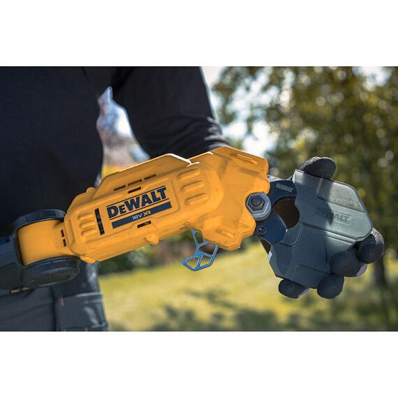 DeWALT DCMPP569N aku zahradní nůžky na tyči 18V XR, délka tyče až 3m, střih 38mm, bez baterie