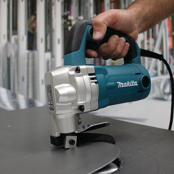 MAKITA JS3201J nožnice na plech 3,2mm, 710W, systainer