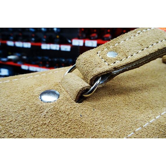 Kvalitní provedení celokoženého nýtovaného ucha.