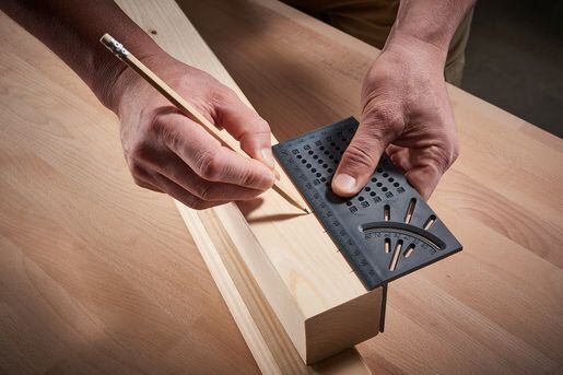 WOLFCRAFT úhelník 3D příložný s otvory a úhloměrem pro tesaře a truhláře 5208000