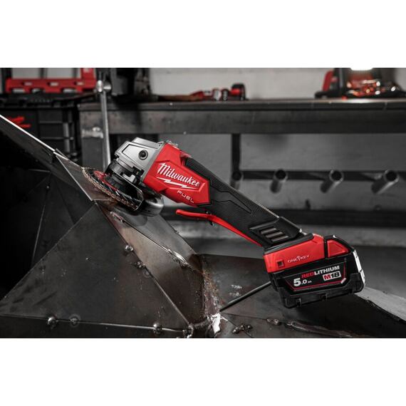 MILWAUKEE M18 ONEFSAG125XPDB-502X aku uhlová brúska 18V/2*5Ah, ONE-KEY Bluetooth, kolískový spínač