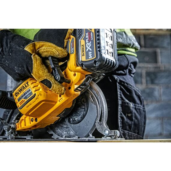 DeWalt DCS575NT aku okružní pila FLEXVOLT 54V, kotouč 190mm, prořez 67mm, bez baterie, kufr Tstak