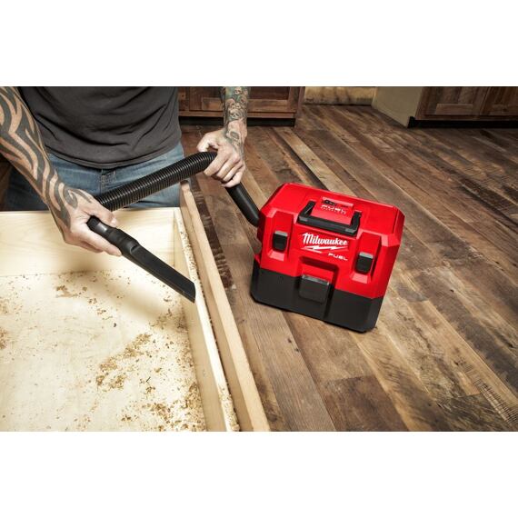 MILWAUKEE M12 FVCL-0 aku vysávač 12V, HEPA filter, suché/mokré sanie, zabudovaný fúkač, bez batérie