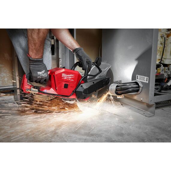 MILWAUKEE M18 FCOS230-121 aku rozbrušovací pila 230mm 18V/12Ah, oboustranný přívod vody