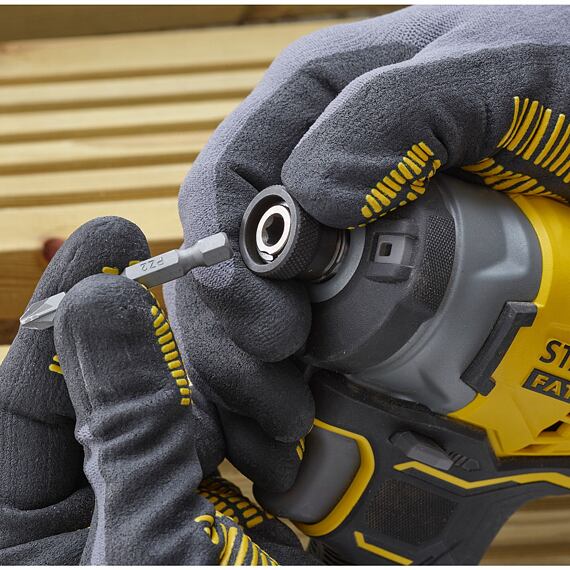 STANLEY SFMCF820D2K aku rázový utahovák 18V/2*2Ah, 190Nm, upínání 1/4" šestihran