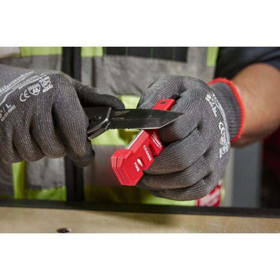 MILWAUKEE 4932478562 kompaktní brousek na nože