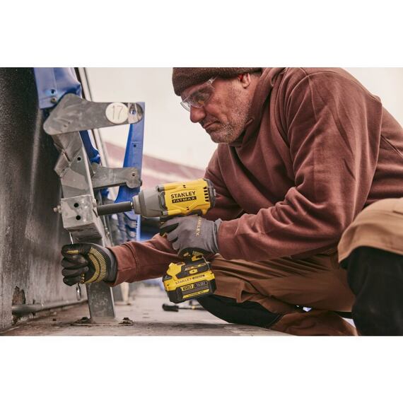 STANLEY SFMCF940M1 aku rázový utahovák 18V/4Ah, 1/2", 949Nm, taška