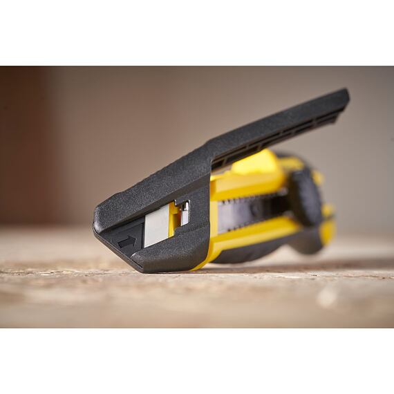 STANLEY STHT10500-0 ulamovací nůž FATMAX 18mm s kolečkem, kovové vodítko