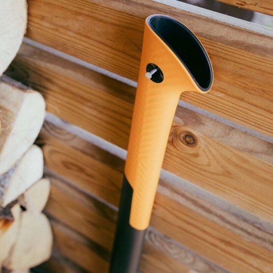 FISKARS 1069106 sekera štípací X-SERIE X24 M, hmotnost hlavy 1217g, délka topůrka 60cm
