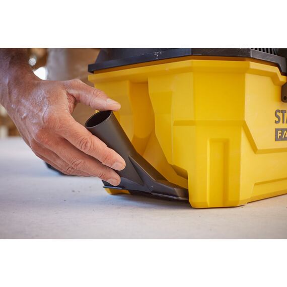 STANLEY SFMCV002B aku vysávač V20, obsah 7,5l, mokré aj suché vysávanie, bez batérie