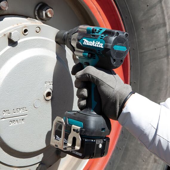 MAKITA DTW701Z aku rázový uťahovák 18V, 700Nm, 1/2" poistka kolík, bez batérie