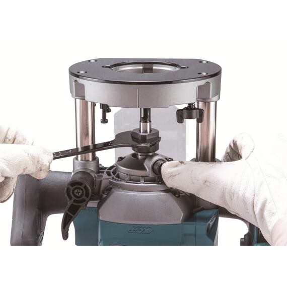 MAKITA RP001GZ aku vrchní fréza 40V XGT, ( RP2301), kleštiny 6+8+12mm, LED osvětlení, bez baterie