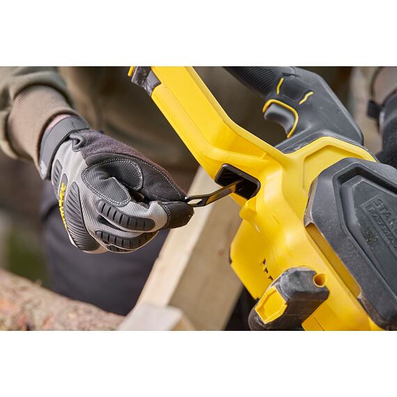 STANLEY SFMCCS730M1 aku bezuhlíková řetězová pila V20 18V/4Ah, 30cm