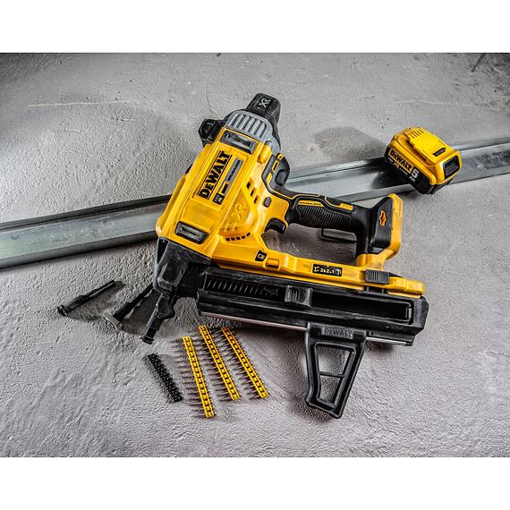 DeWaLT DCN890P2 aku hřebíkovačka do betonu 18V/2*5Ah