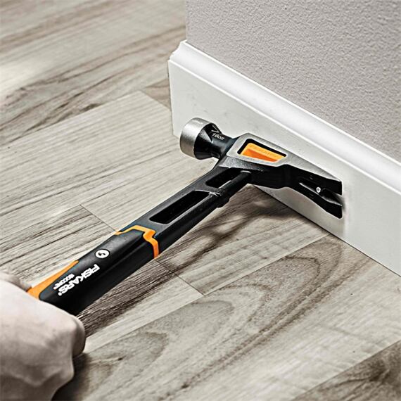 FISKARS kladivo ISOCORE M truhlářské 34cm 0,454kg 1020213
