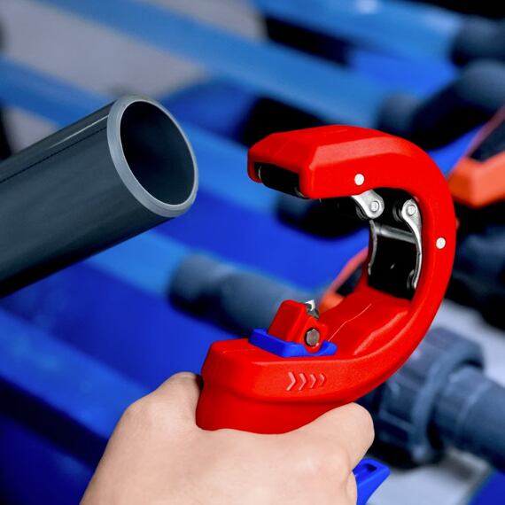 KNIPEX DPT50 řezák plastových trubek pr.35-50mm, síla stěny 2,5-3,5mm, čistý řez bez otřepů 902302BK