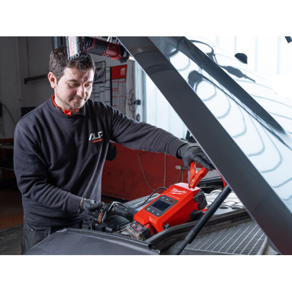MILWAUKEE M18 JS2000-0 aku startovací zdroj 18V, až 2000A špičkový proud, bez baterie