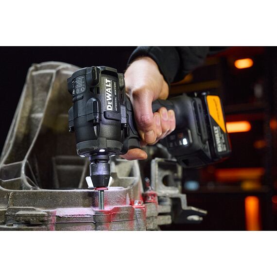 DeWalt DCF92MP2T aku rázový utahovák 18V/2*5Ah, 1/2", 610Nm, edice McLaren F1