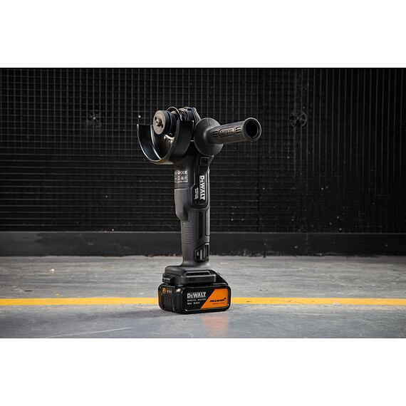 DeWalt DCG45MP2T aku bezuhlíková úhlová bruska 125mm, 18V/2*5Ah, kufr, edice McLaren F1