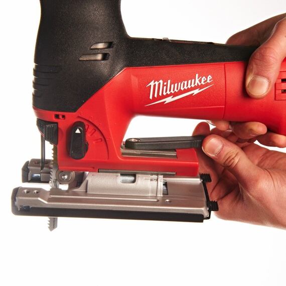MILWAUKEE JS120X priamočiara píla 710W, 500-2800 kmitov/min.