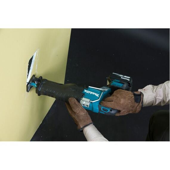 MAKITA DJR187Z aku bezuhlíková pila ocaska 18V Li-ion, bez baterie