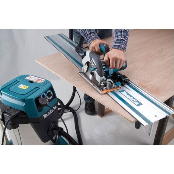 MAKITA VC3210LX1 vysávač 32l, 1050W, trieda L