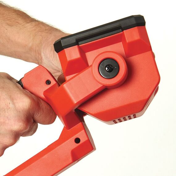 MILWAUKEE M18 SLED-0 aku svítilna 18V bez baterie, 1250lm, IP54, plošné a bodové světlo