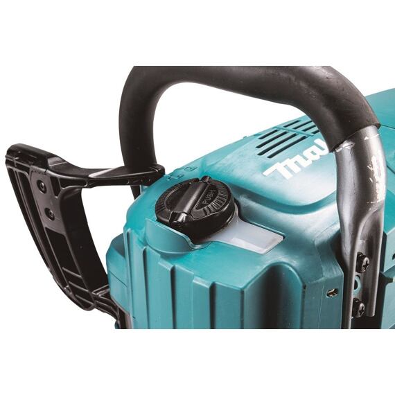 MAKITA UC011GZ - Kovová přední rukojeť, která je odolná i při extrémním zatížení.