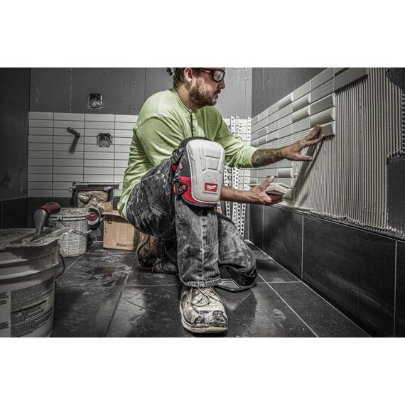 MILWAUKEE 4932478139 nákoleníky, pěnová vložka s opěrnou gelovou zónou, nezanechává stopy