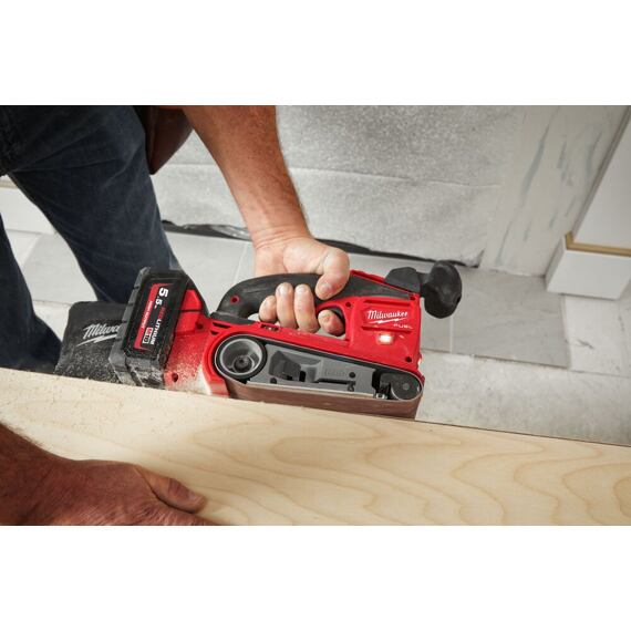 MILWAUKEE M18 FBTS75-0 aku pásová brúska 18V, 75*457mm, regulácia, bez batérie