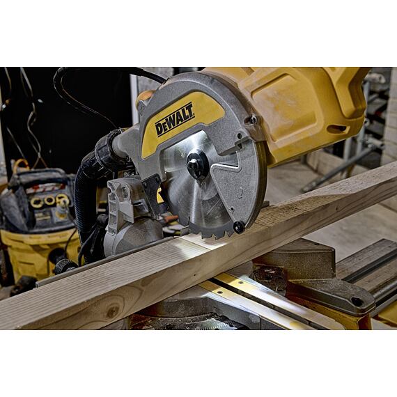 DeWalt DWS777 pokosová píla 1800W, prerez 265*62mm, kotúč 216*30mm