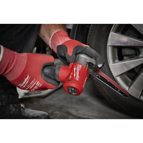 MILWAUKEE M12 FBFL13-0 aku pásový pilník 12V, šíře 13mm, hlava 360°, reverzní režim, bez baterie
