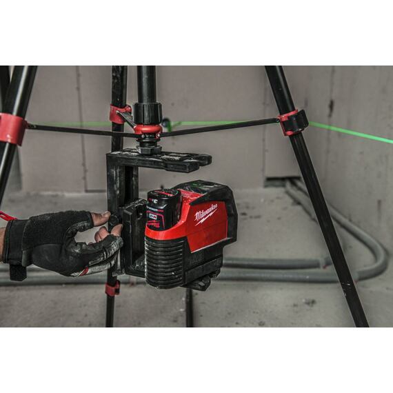 MILWAUKEE M12 CLLP-0C křížový liniový laser 12V, ZELENÝ, dosah 38m (s detektorem 50m), bez baterie