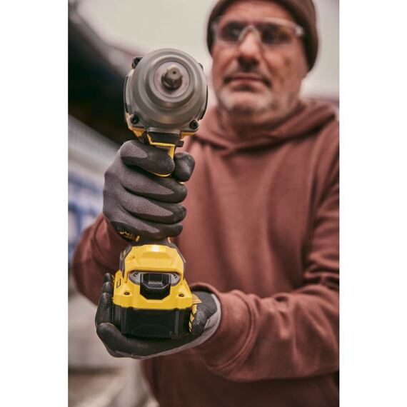 STANLEY SFMCF940M1 aku rázový utahovák 18V/4Ah, 1/2", 949Nm, taška