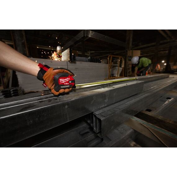 MILWAUKEE 4932492469 LED magnetický svinovací metr 7,5m, 100lm